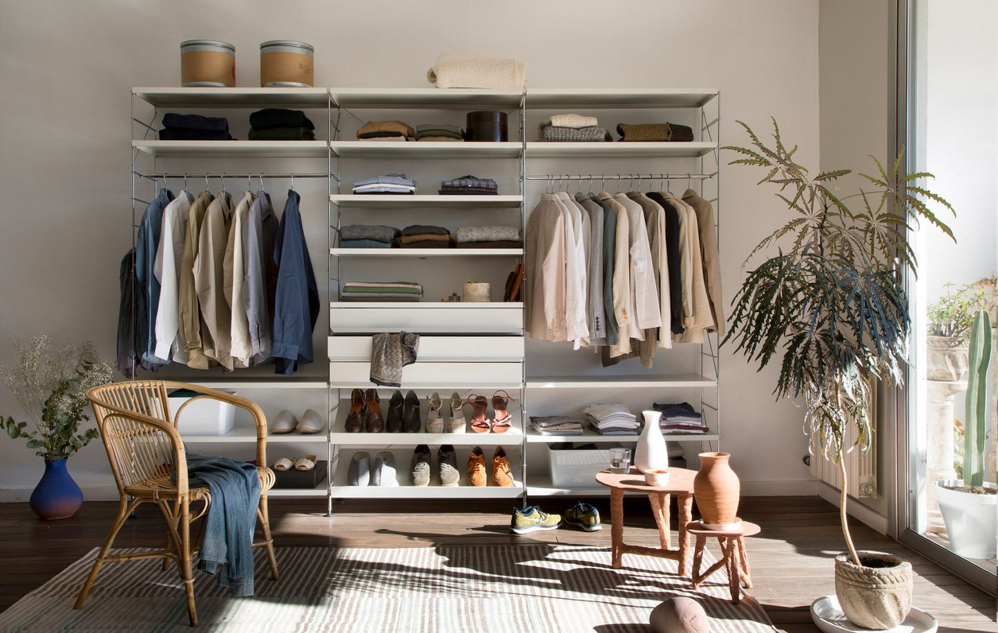 JM Massana /JM Tremoled| TRIA Shelving System Dressing Room