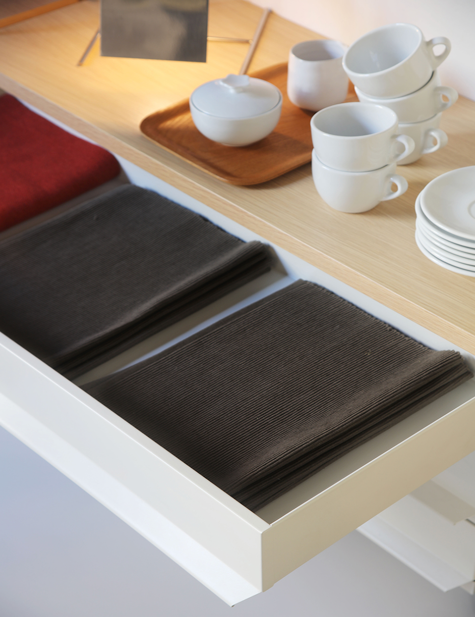 JM Massana /JM Tremoled| TRIA Shelving System Kitchen