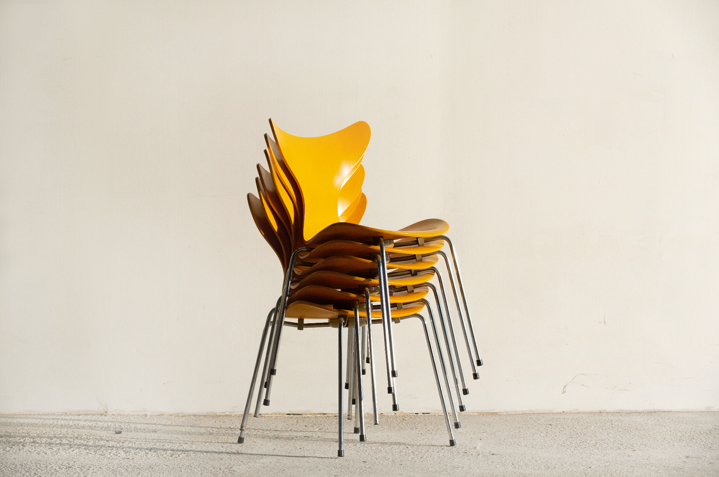 Arne Jacobsen|The Lily Chair