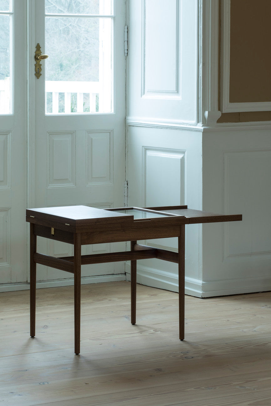 Finn Juhl  | Art Collectors Table